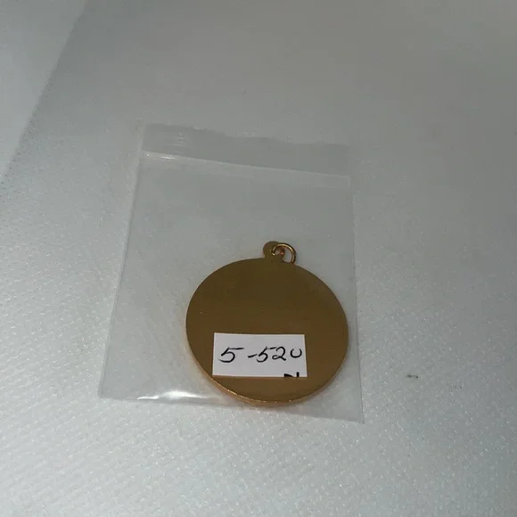 MUSICAL INSTRUMENT PENDANT CHARM GOLD TONE, PIANO, VIOLIN, SAXOPHONE, NOTES - Picture 8 of 8